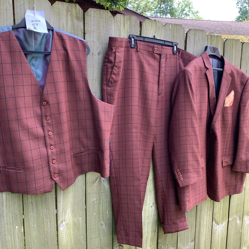 VITALI Vested  Men's Modern Brick Red Blue Plaid 3 Pc Mob Suit Sz 54R Inseam 28”
